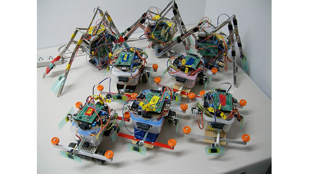 Ragam percobaan robot yang pernah diujicoba oleh Pitoyo Hartono
