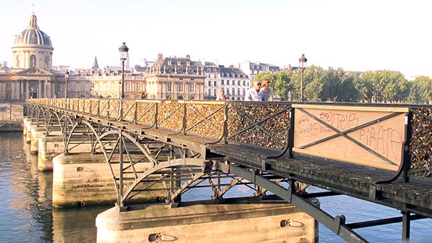 jembatan cinta di paris