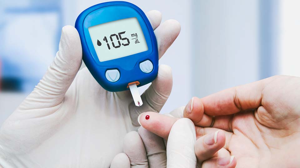 ilustrasi cek gula darah diabetes