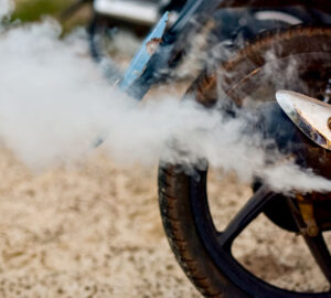5 Tips Mudah agar Knalpot Sepeda Motor Terbebas dari Asap Hitam